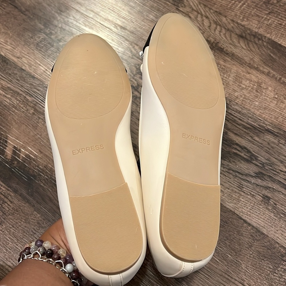 NWT! Express cream and black cap round toe ballet flats - Picture 6 of 7